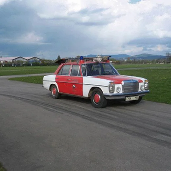 mercedes 200-8.jpg